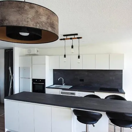 - T3 - & Port A 2 Pas! Apartment